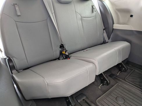 Used 2023 Toyota Sienna XLE w/ XLE Plus Package image 31