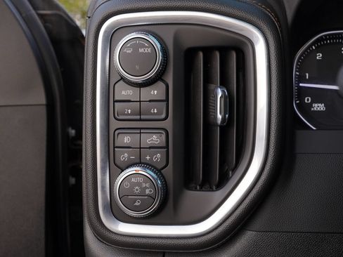Used 2023 GMC Sierra 3500 AT4 w/ AT4 Preferred Package AWD/4WD image 16
