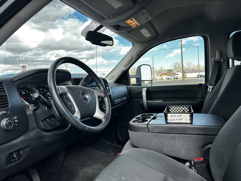 Used 2009 Chevrolet Silverado 2500 LT w/ Exterior Plus Package image 9
