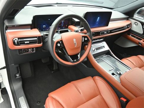 Certified 2025 Lincoln Aviator Reserve w/ Equipment Group 201A image 9