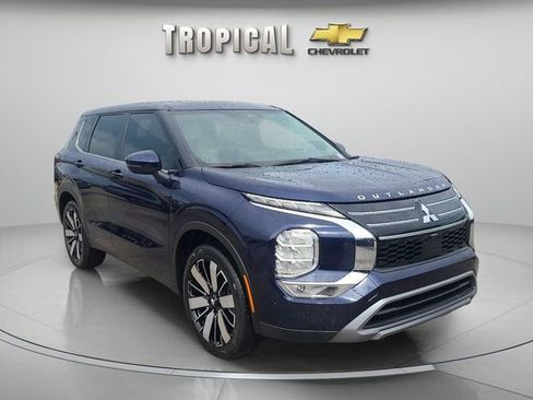 Used 2025 Mitsubishi Outlander SE FWD image 4