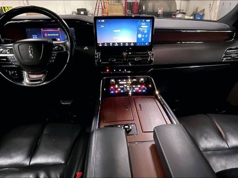 Used 2023 Lincoln Navigator Reserve image 14