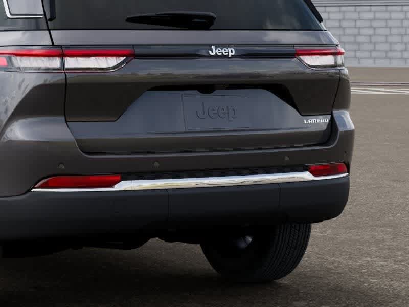 New 2026 Jeep Grand Cherokee Laredo w/ Trailer Tow Package RWD image 13
