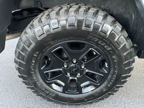 Used 2015 Jeep Wrangler Unlimited Sport image 11