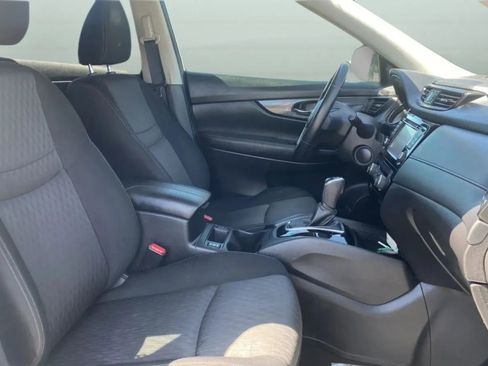 Used 2017 Nissan Rogue SV w/ SV Premium Package FWD image 25