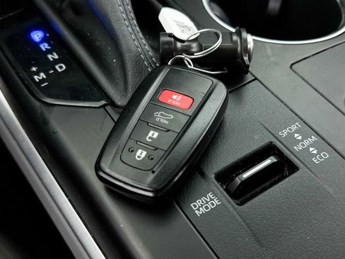 Used 2023 Toyota Highlander XLE FWD image 39