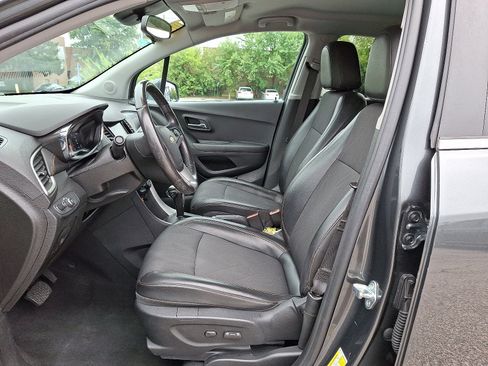 Used 2020 Chevrolet Trax LT w/ LT Convenience Package AWD/4WD image 13