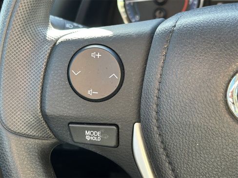 Used 2019 Toyota Corolla L image 31