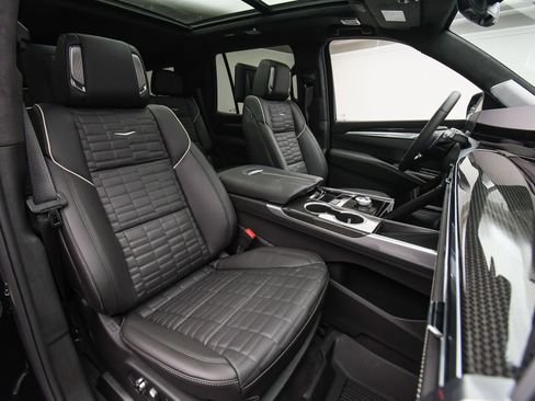 Used 2025 Cadillac Escalade V w/ LPO, ONYX Package image 22