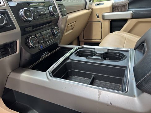 Used 2017 Ford F250 Lariat w/ Lariat Ultimate Package AWD/4WD image 13