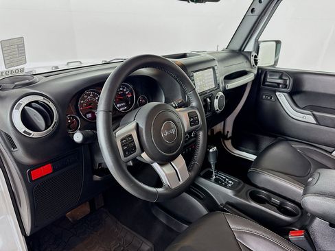 Used 2017 Jeep Wrangler Unlimited Rubicon image 8