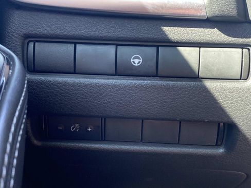 Used 2022 Nissan Rogue SV image 24