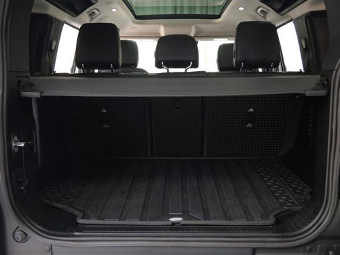 Used 2020 Land Rover Defender 110 First Edition image 18