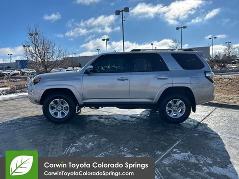 Used 2021 Toyota 4Runner SR5 Premium image 4