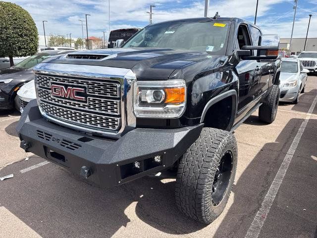 Used 2018 GMC Sierra 2500 Denali w/ Suspension Package, Off-Road AWD/4WD image 2
