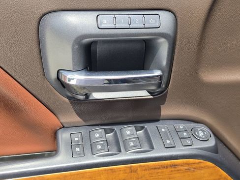 Used 2015 Chevrolet Silverado 1500 High Country w/ High Country Premium Package AWD/4WD image 19