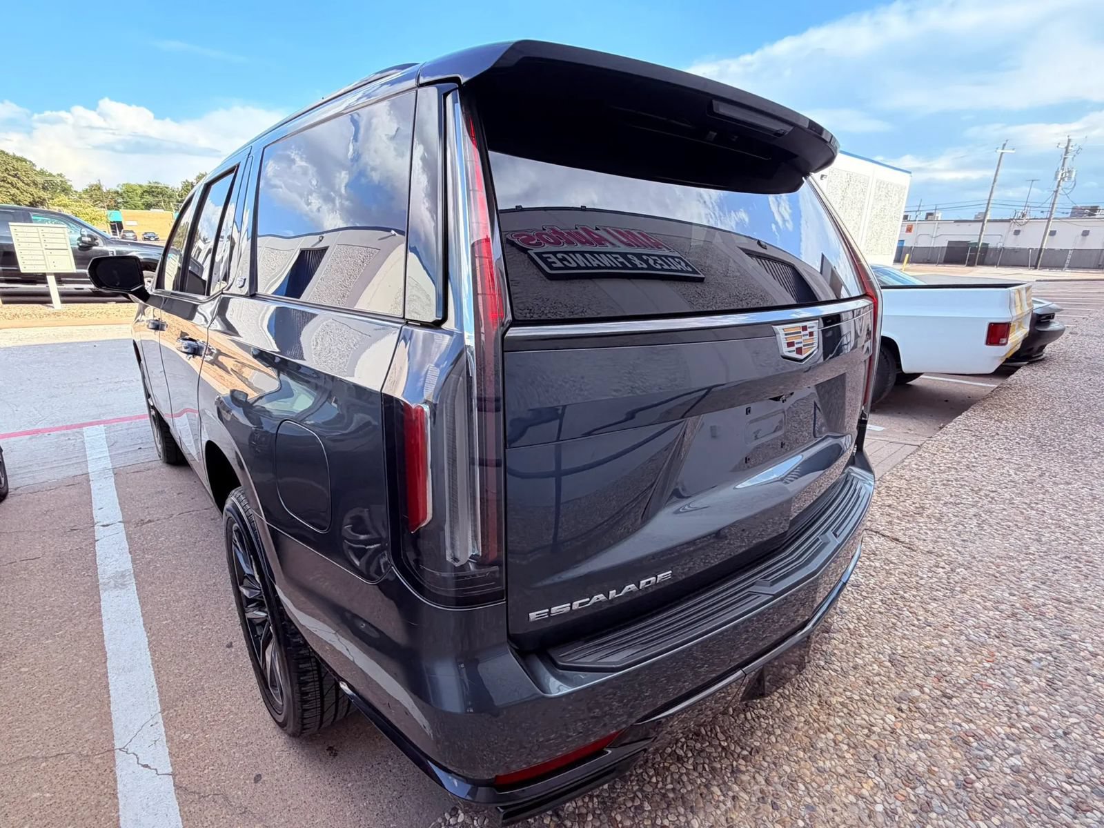 Used 2021 Cadillac Escalade Sport Platinum AWD/4WD image 3