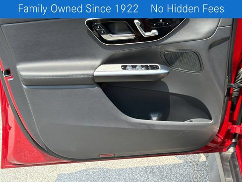 Used 2024 Mercedes-Benz GLC 300 4MATIC image 10