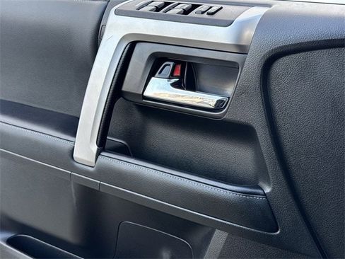Used 2020 Toyota 4Runner SR5 Premium image 27