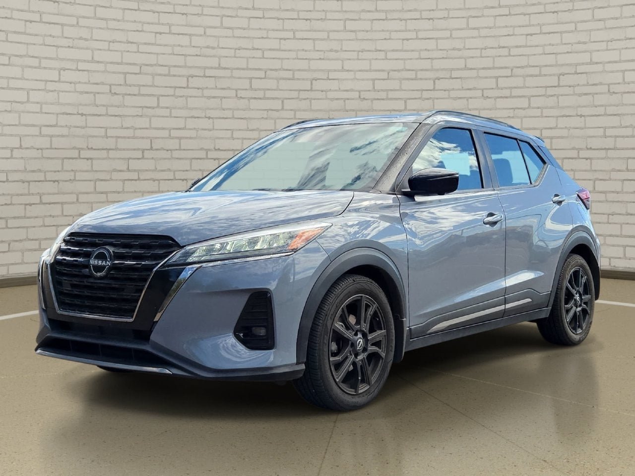 Used 2022 Nissan Kicks SR FWD image 1