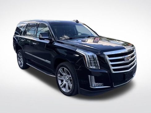 Used 2018 Cadillac Escalade Luxury AWD/4WD image 4