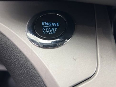 Used 2022 Ford Explorer XLT w/ Equipment Group 202A image 12