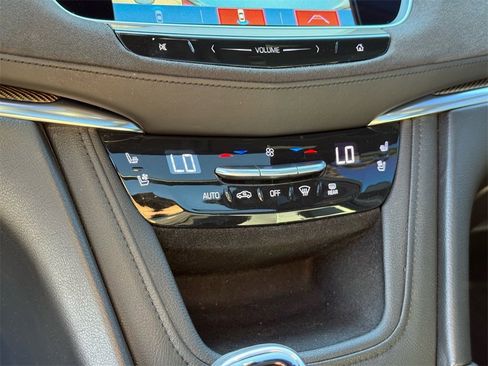 Used 2018 Cadillac XT5 Platinum w/ Driver Assist Package image 31