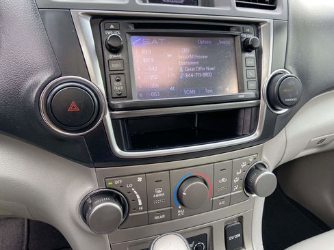 Used 2013 Toyota Highlander SE image 18