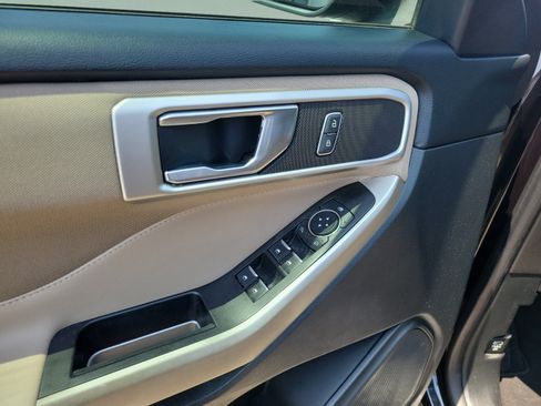 Used 2020 Ford Explorer XLT RWD image 15