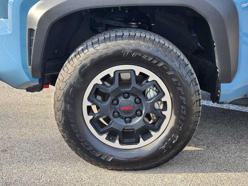 Used 2026 Toyota Tacoma TRD Off-Road AWD/4WD image 9