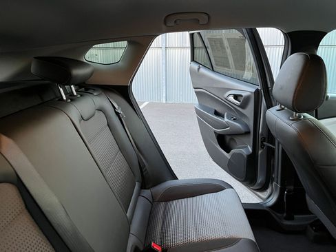 Used 2025 Chevrolet Trax LT image 35