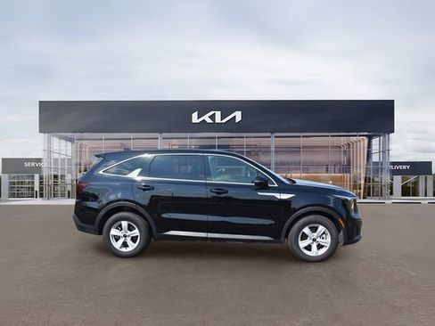 New 2025 Kia Sorento LX FWD image 2