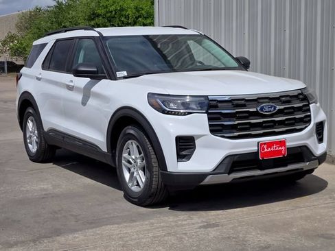 New 2026 Ford Explorer Active RWD image 2