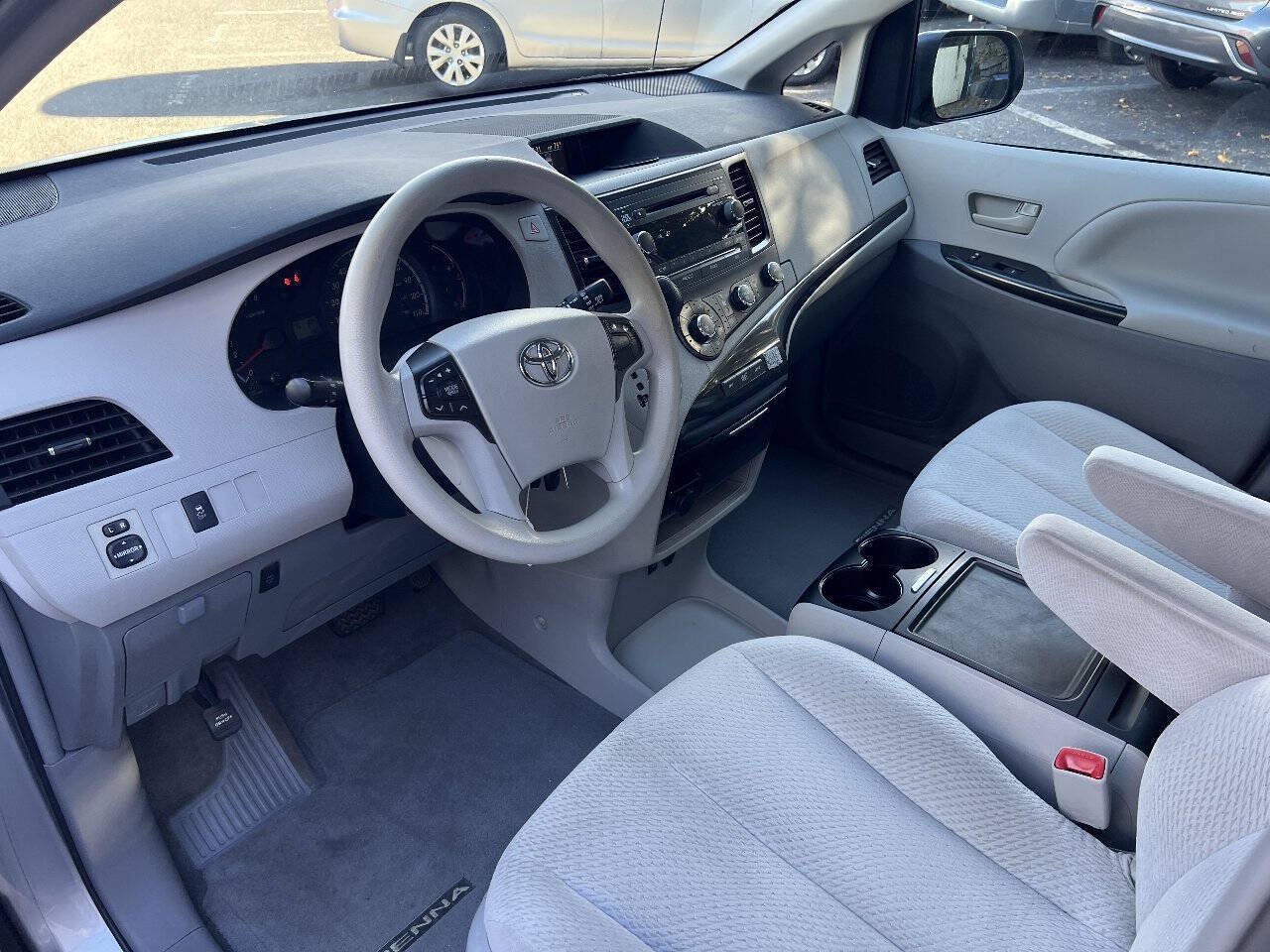 Used 2012 Toyota Sienna LE w/ Towing Pkg AWD/4WD image 13