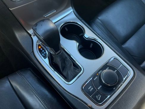 Used 2018 Jeep Grand Cherokee Limited image 14