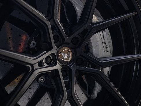 Used 2021 Lamborghini Urus AWD/4WD image 2