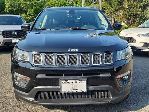 Used 2018 Jeep Compass Latitude w/ Popular Equipment Group AWD/4WD image 2
