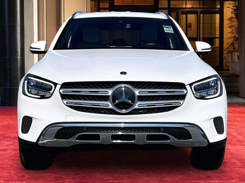 Used 2021 Mercedes-Benz GLC 300 4MATIC w/ Premium Package image 3