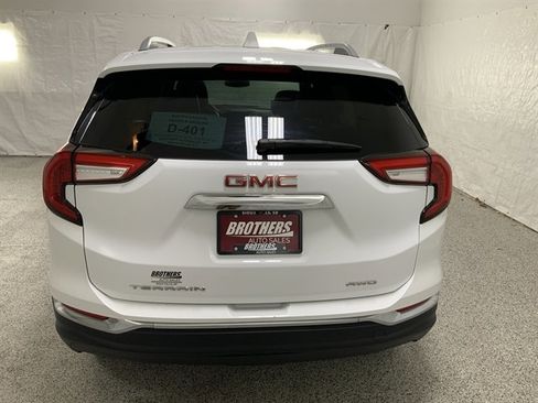 Used 2024 GMC Terrain SLT image 6