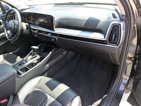 Certified 2025 Kia Sorento S FWD image 13