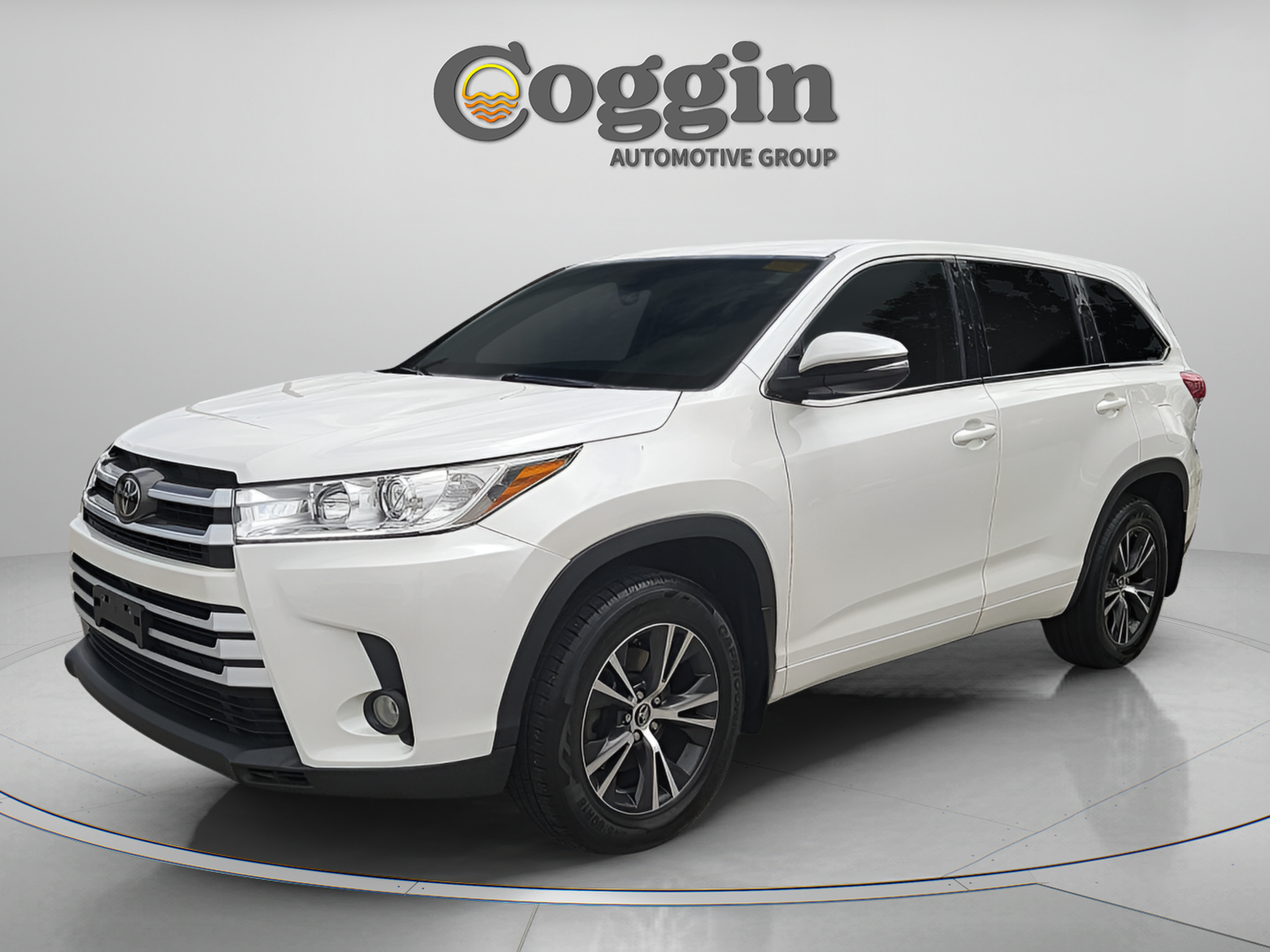 Used 2018 Toyota Highlander Plus AWD/4WD image 2