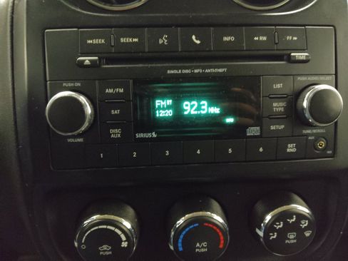 Used 2014 Jeep Patriot Latitude AWD/4WD image 25