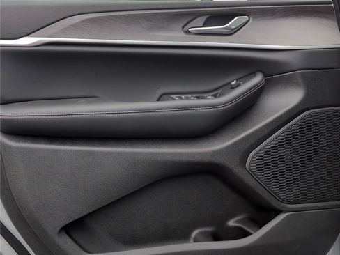 New 2026 Jeep Grand Cherokee Altitude RWD image 18