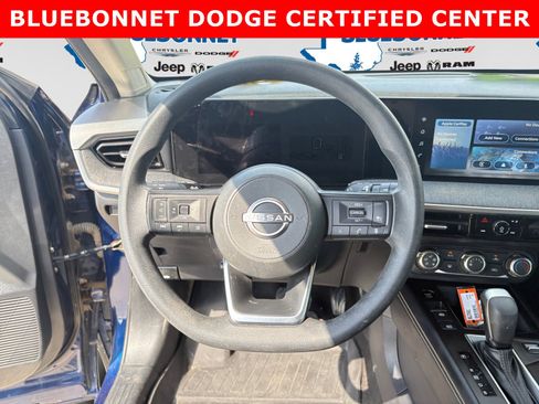 Used 2025 Nissan Kicks SV AWD/4WD image 13