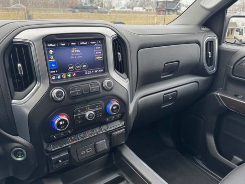 Used 2021 GMC Sierra 1500 SLT w/ SLT Premium Package AWD/4WD image 17