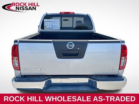 Used 2012 Nissan Frontier SV RWD image 6