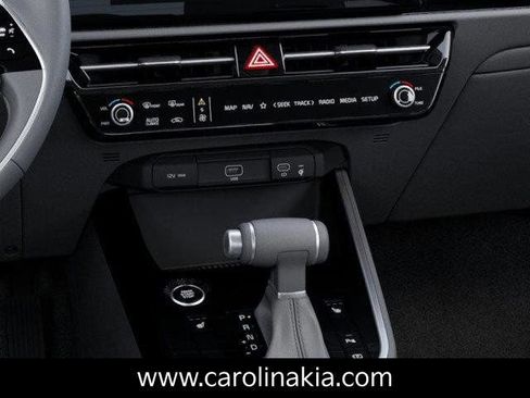 New 2025 Kia Niro EX image 23