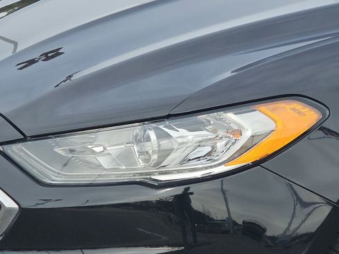 Used 2017 Ford Fusion SE w/ Fusion SE Technology Package image 34