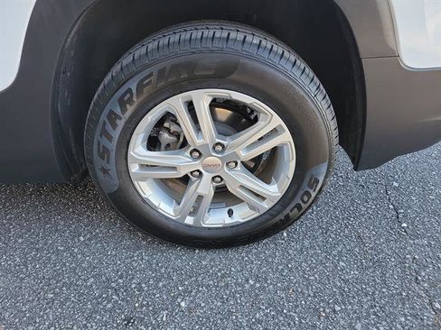 Used 2024 GMC Terrain SLE image 26