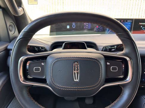 Certified 2025 Lincoln Navigator Black Label AWD/4WD image 36